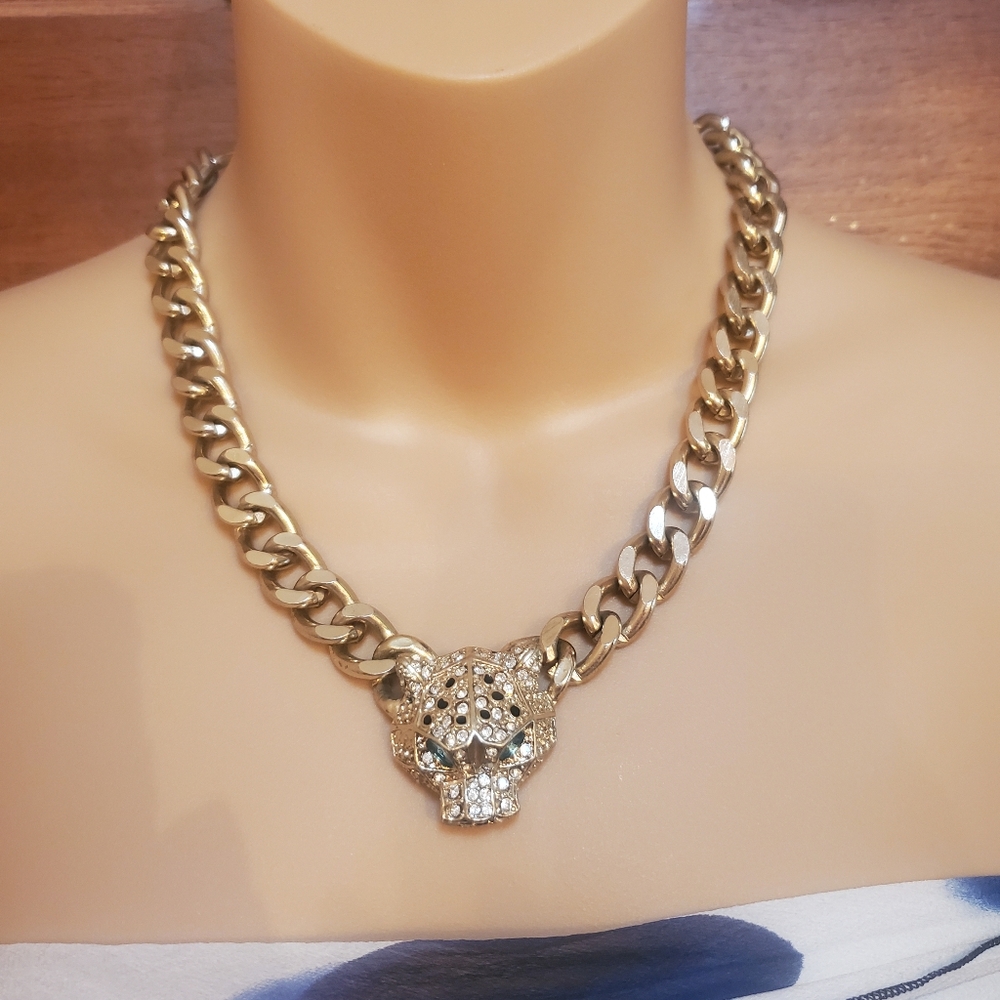 Statement necklace
